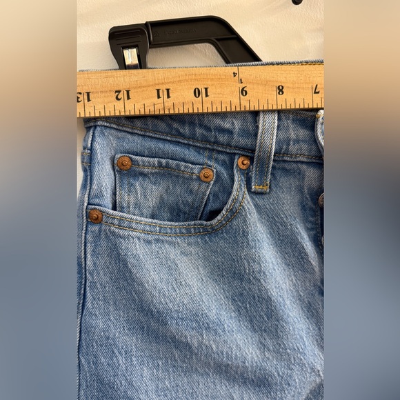 Levi’s Premium Wedgie Straight Jeans Light Wash 24 - Picture 9 of 14